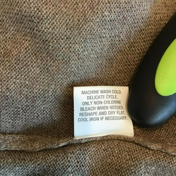 Roz & Ali V-Neck Sweater Long Sleeve Button Accent Pullover Women's Size Large - Picture 8 of 9